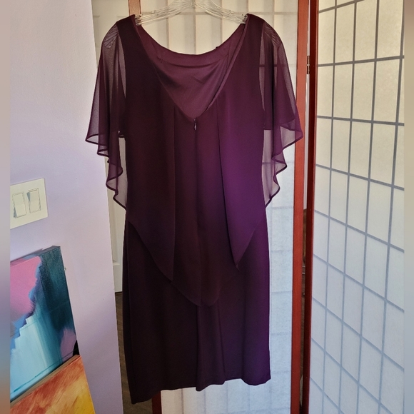 Deep Purple/Prune Formal Dress Size 6 - Picture 5 of 10